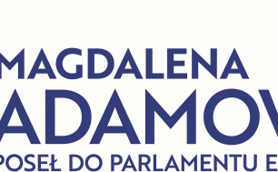 baner wydarzenia - napis Magdalena Adamowicz Poseł do Parlamentu Europejskiego, z lewej strony czerwone serce, z prawej u góry gwiazdki